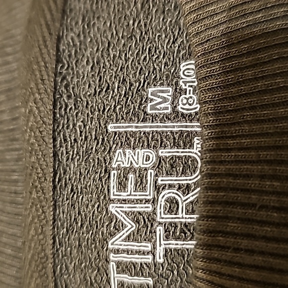 Sweatshirt bundle of very soft light weight sweatshirts - Picture 9 of 10